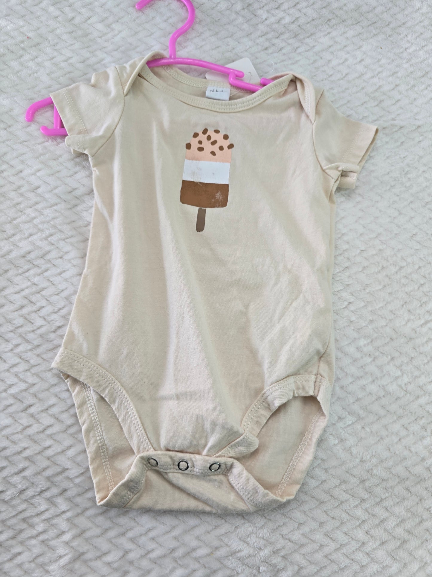 Girl size 9m