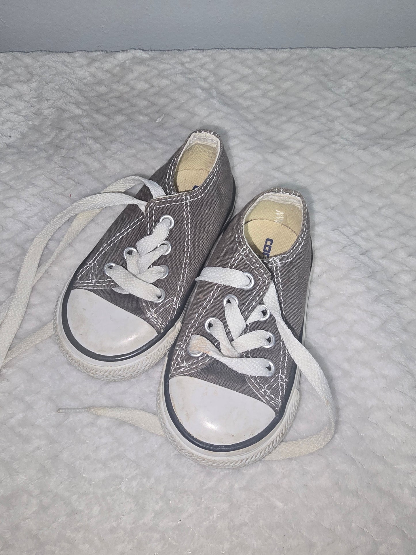 Converse size 4