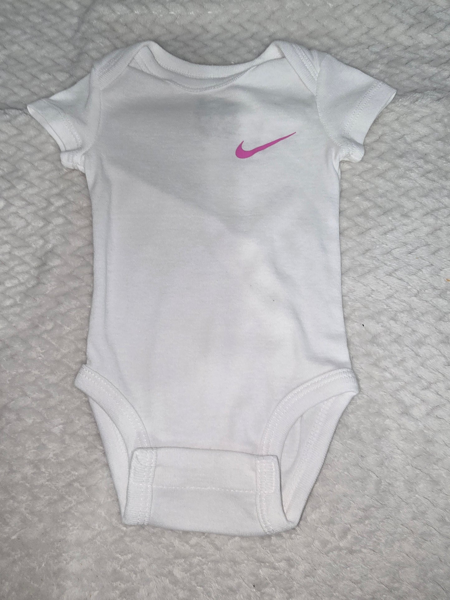 Nike onsie 3m