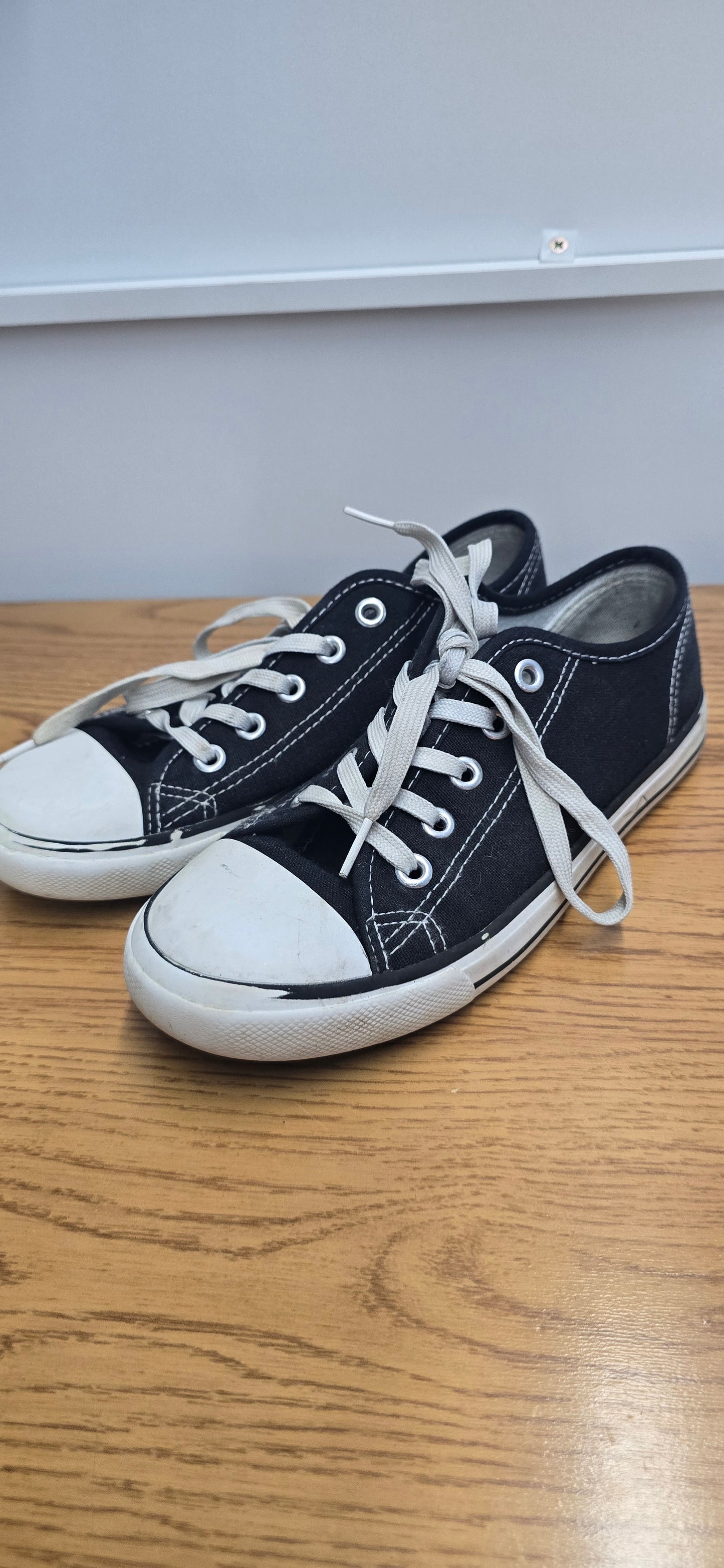 Shoes size 2