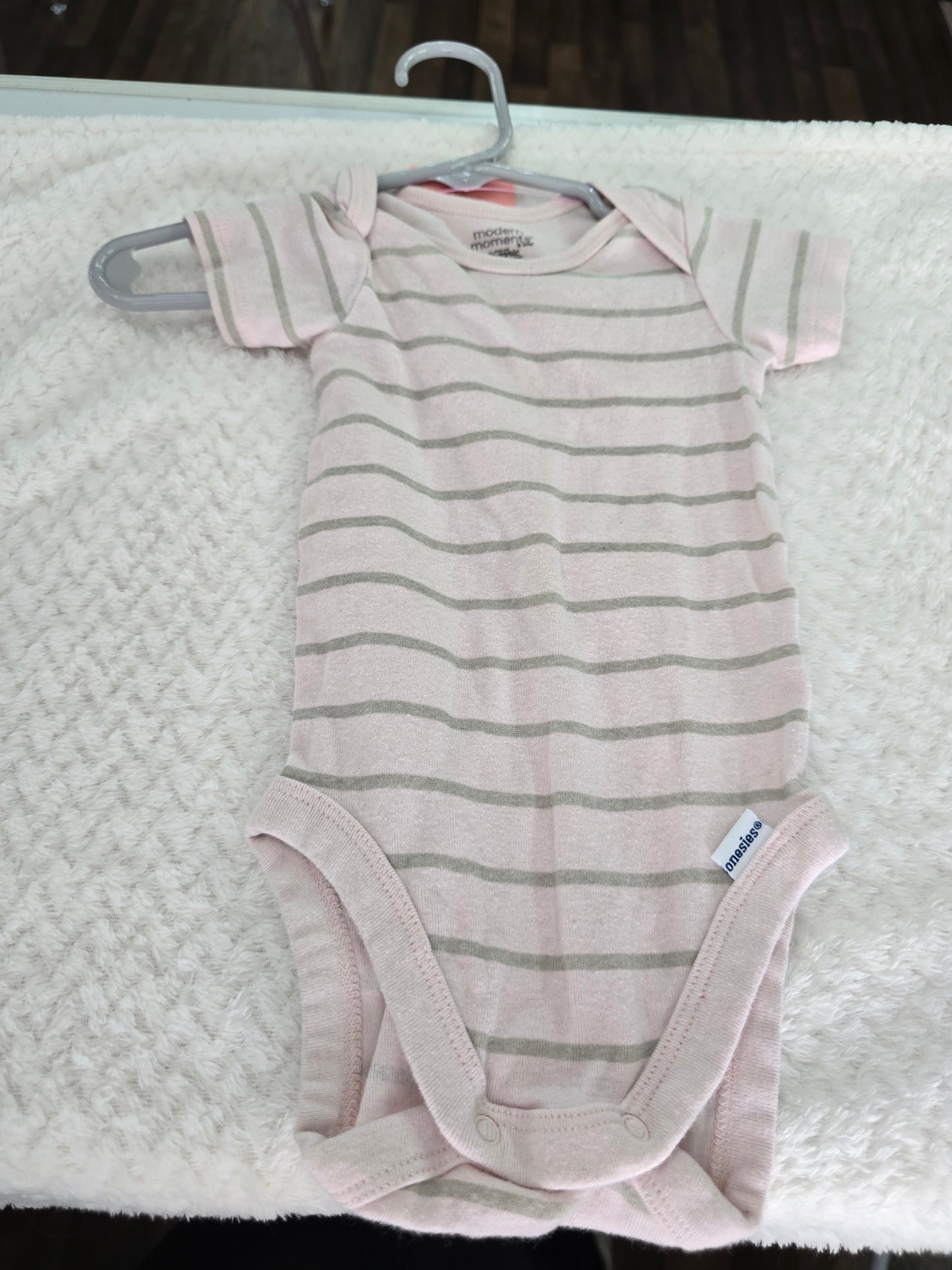Girl size 6-9m