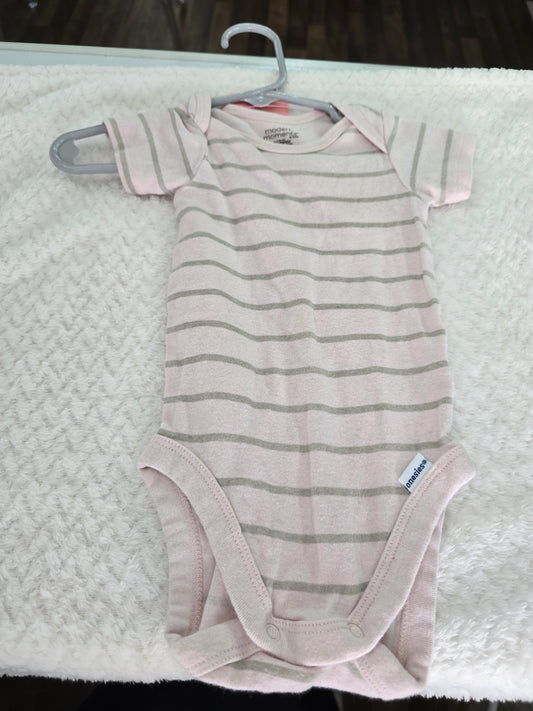 Girl size 6-9m