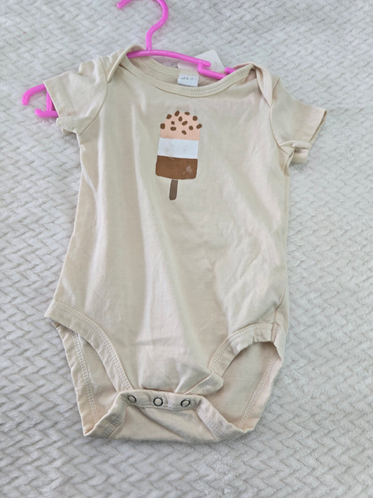 Girl size 9m