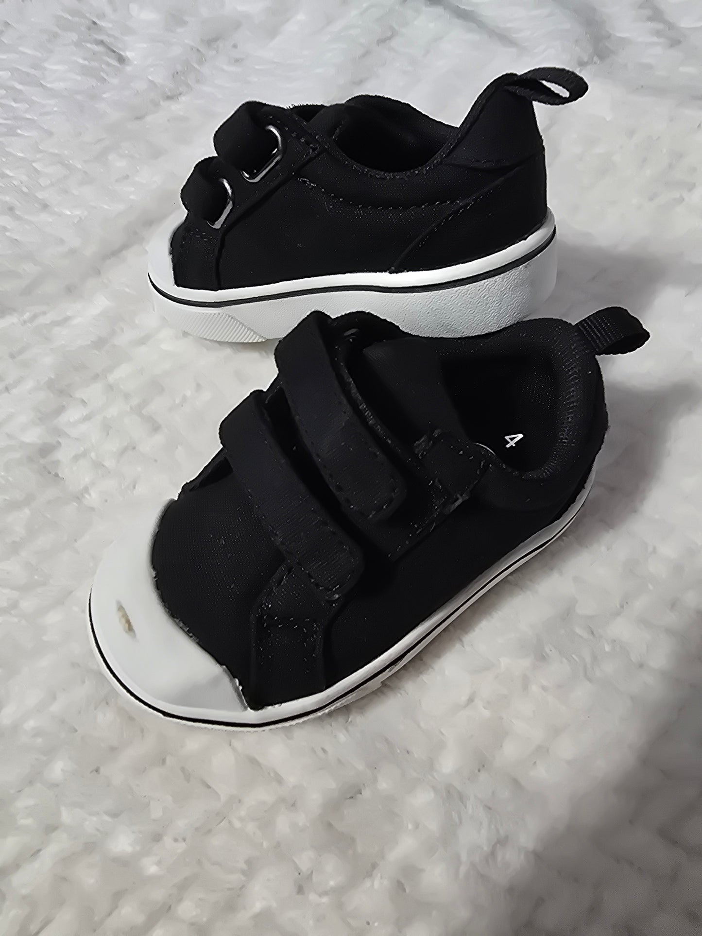 Boy shoes size 4
