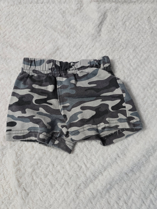 Boys  shorts  6/9m