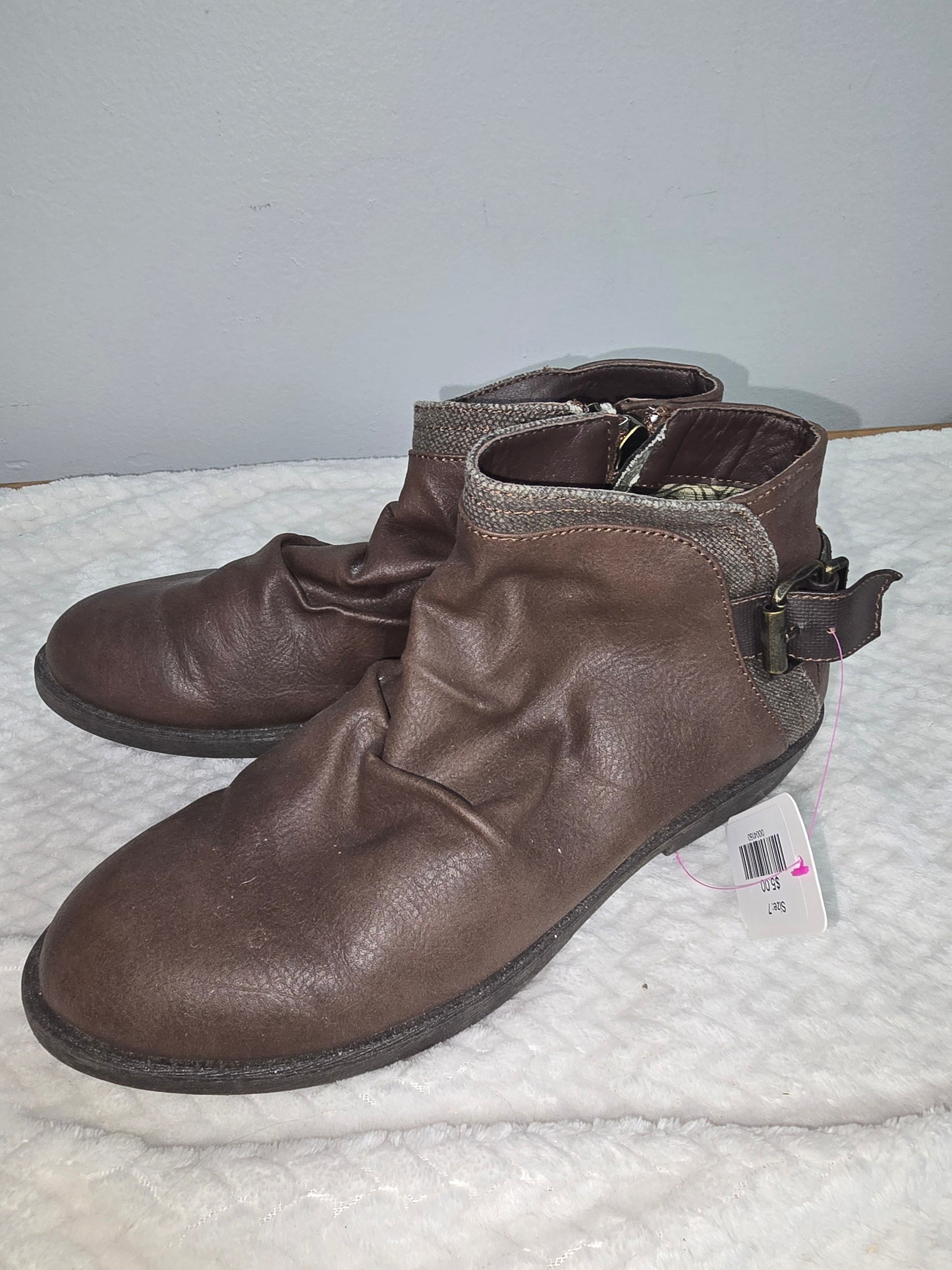 Boots size 7