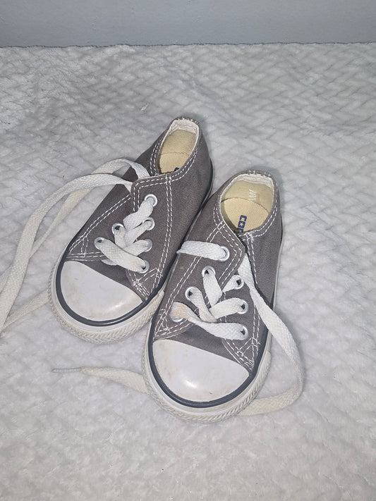 Converse size 4