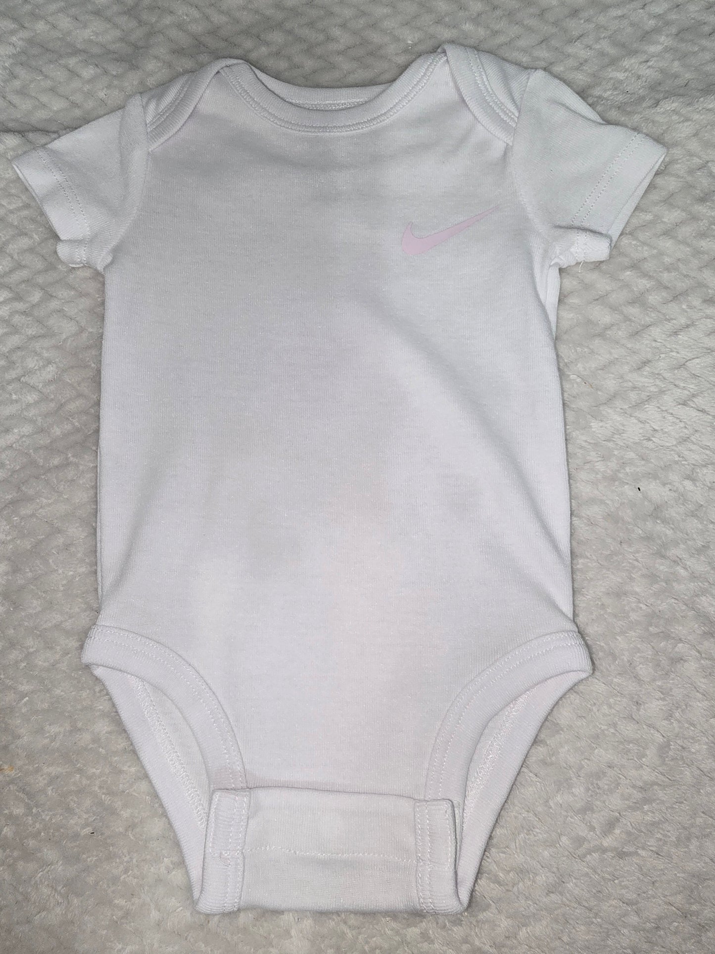 Nike onsie 3m