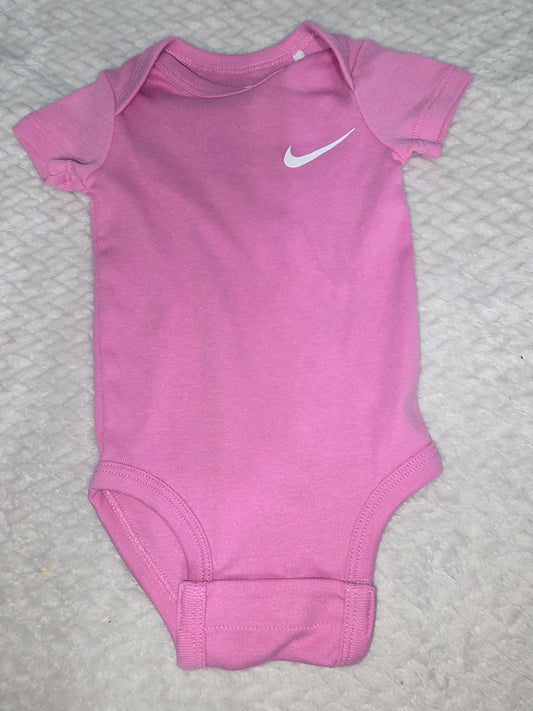 Nike onsie 3m