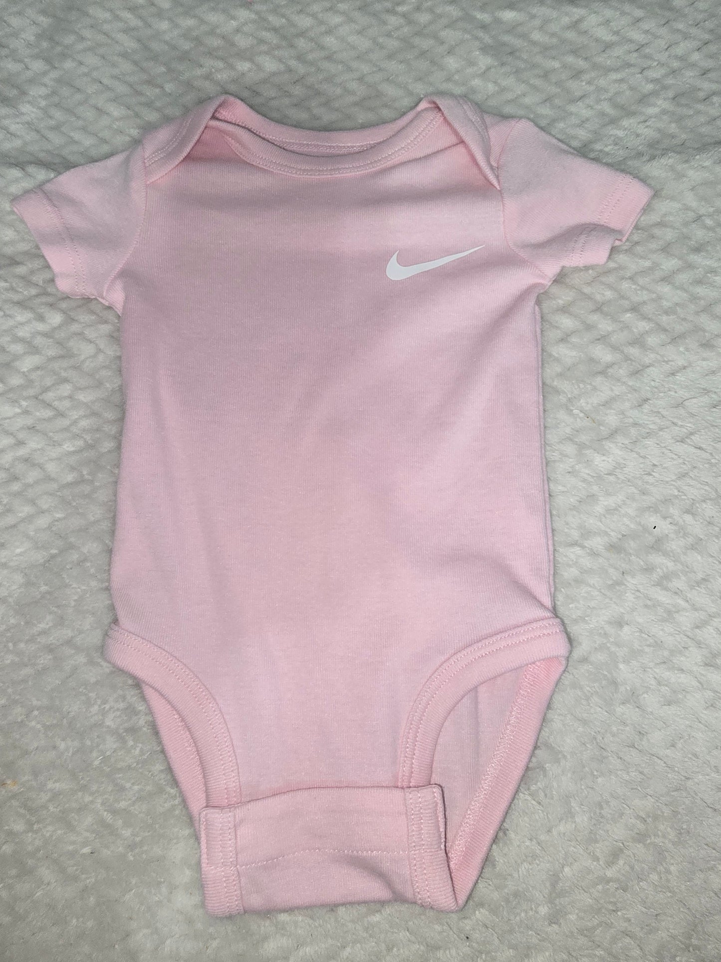 Nike onsie 3m