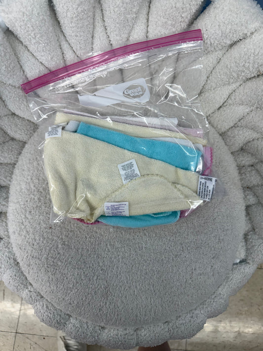 8 Wash Cloths