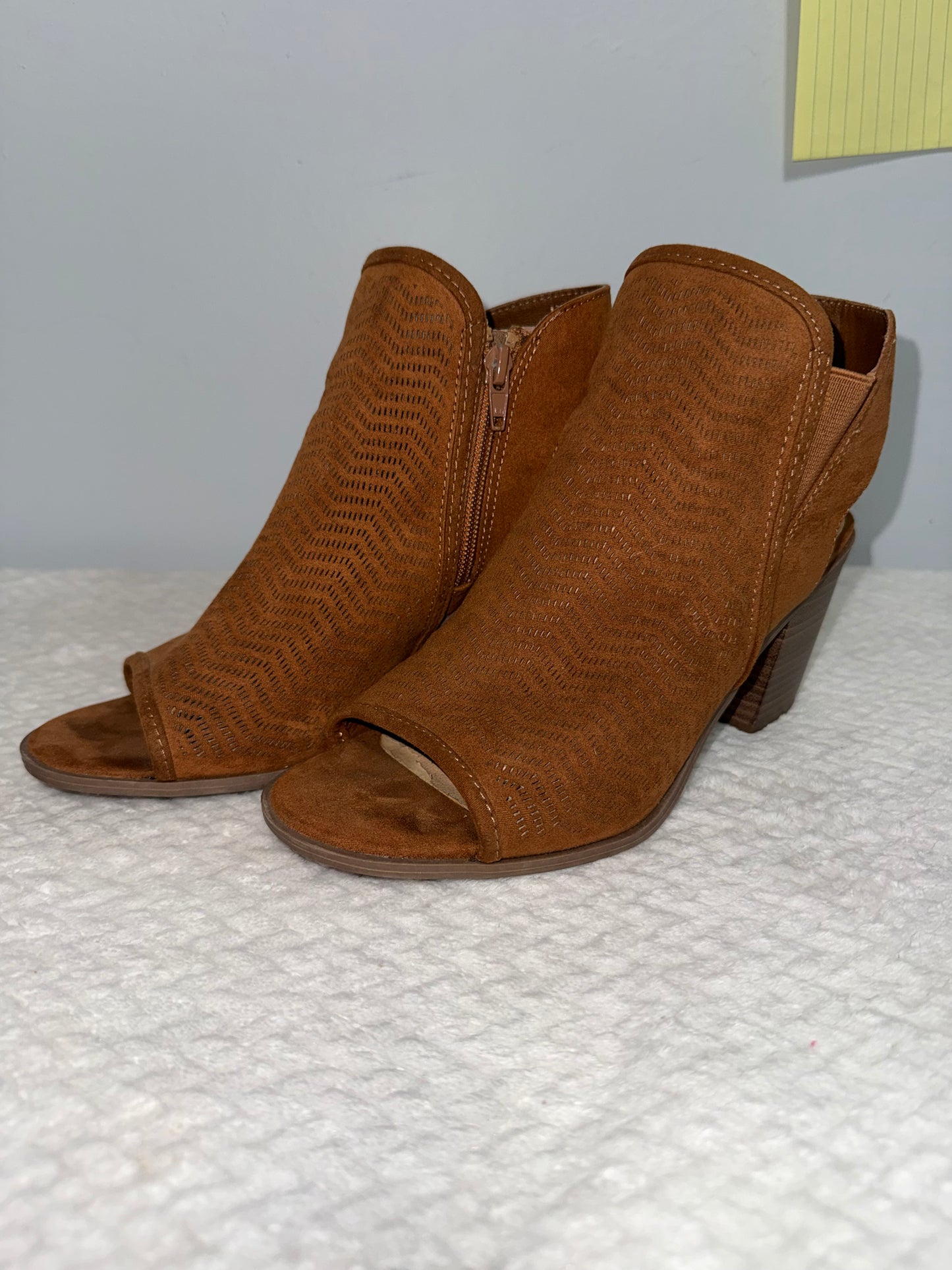 Heels 8W