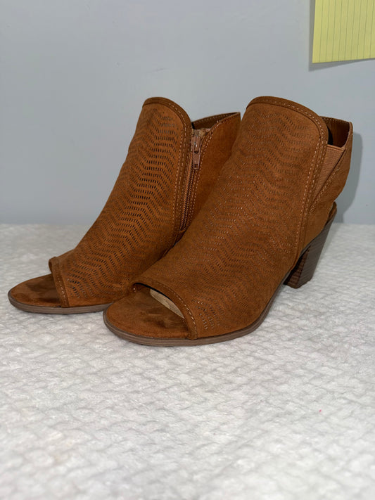 Heels 8W