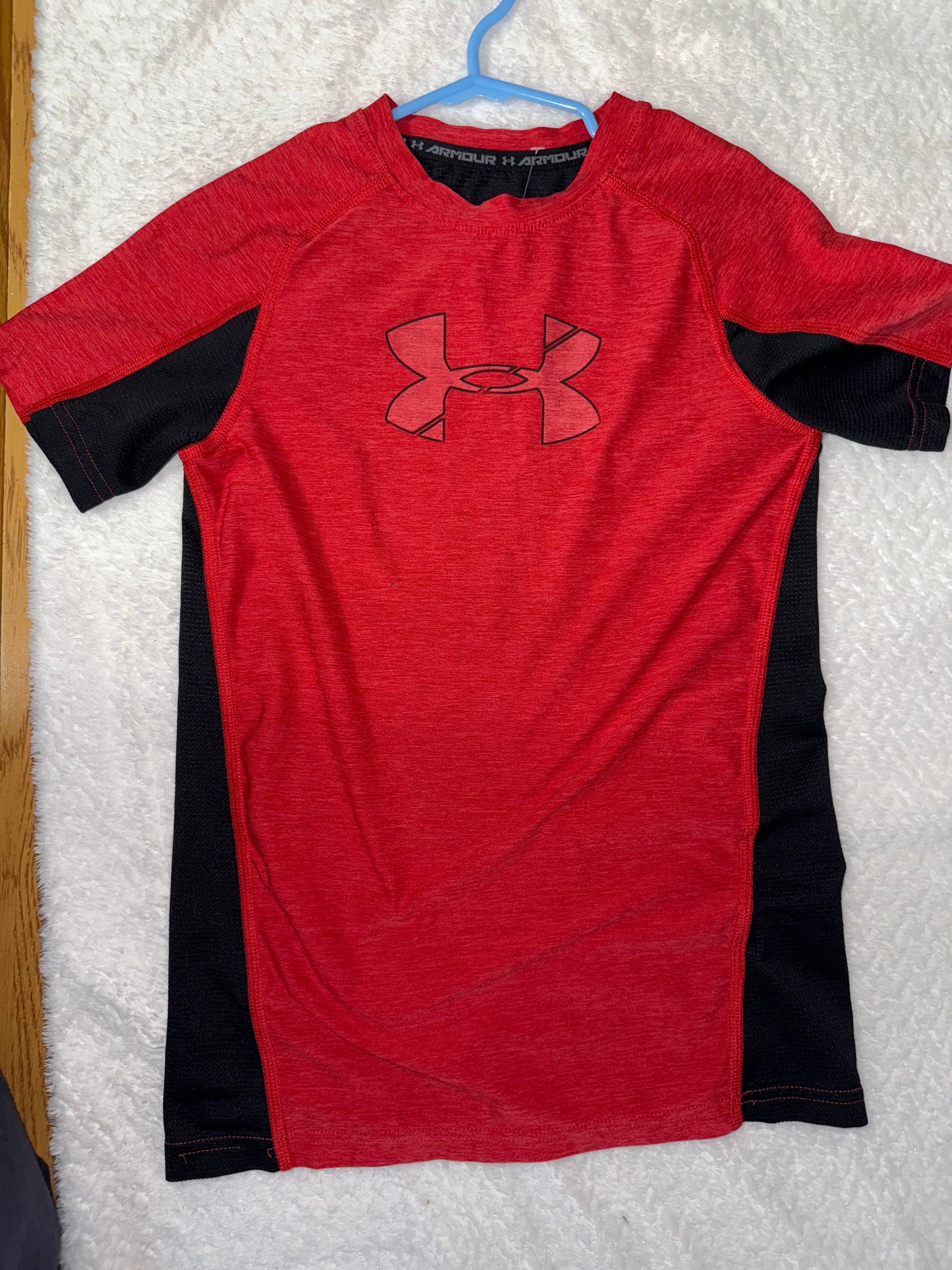 Boy Under Armor Shirt 6/7