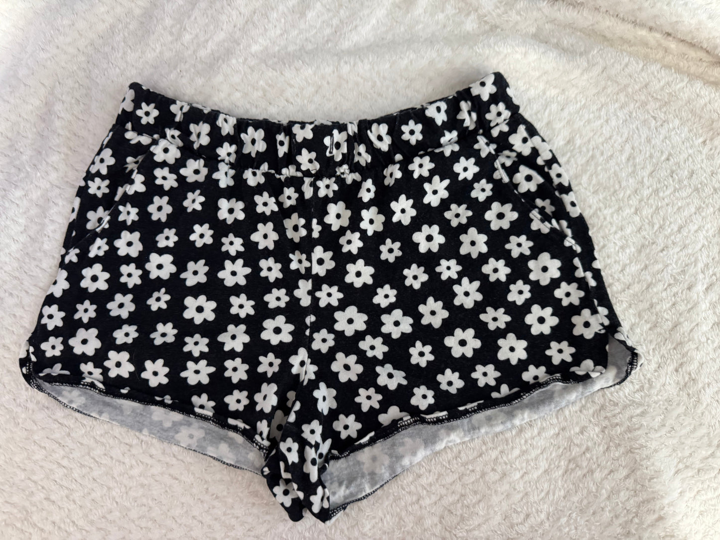 Girls shorts 14/16