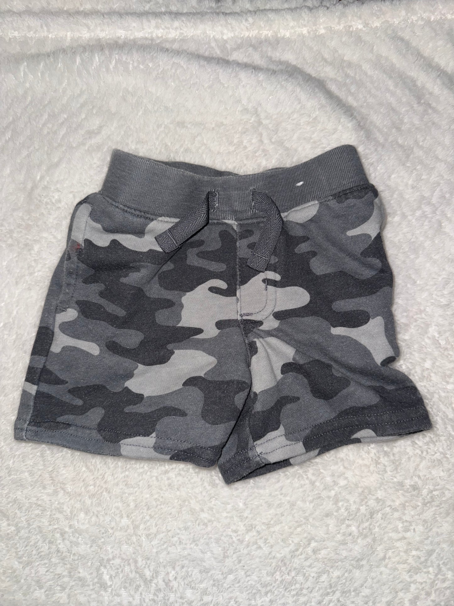Boys shorts 6/9m