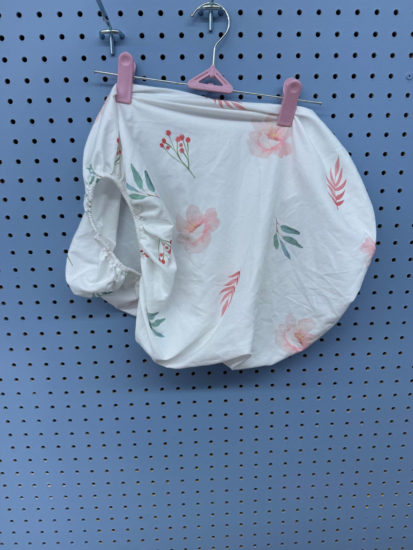 White With Flower Bassinet Sheet
