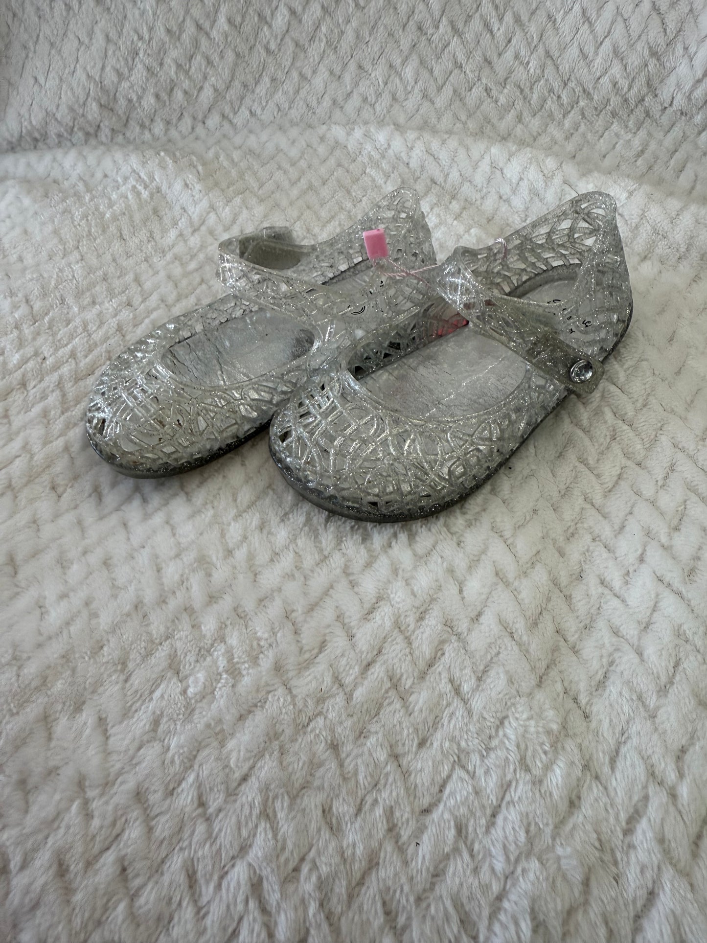 Girls shoes size: 5